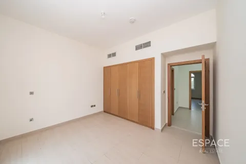 Villa in Legacy Nova Villas, Jumeirah Park, Dubai 4 bedrooms, 455 sq.m. № 62131 - photo 9