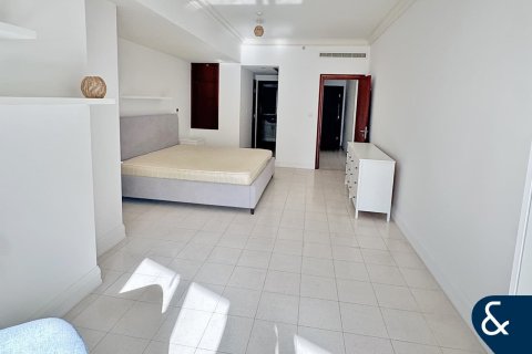 Apartment in Emaar 6 Towers, Dubai Marina, Dubai 1 bedroom, 125 sq.m. № 98764 - photo 13