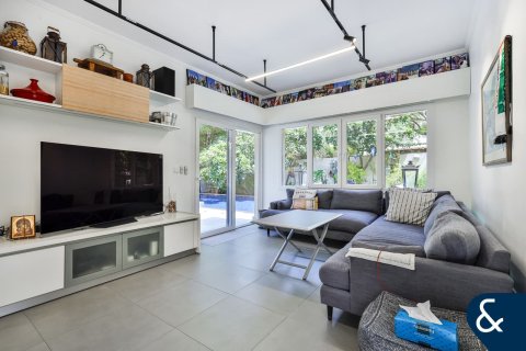 Villa en Meadows, Dubai, 5 dormitorios, 391 m², № 98765 - foto 2