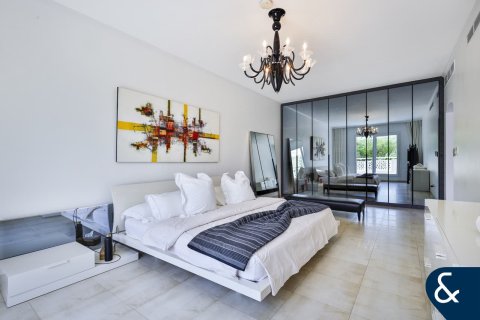 Villa en Meadows, Dubai, 5 dormitorios, 391 m², № 98765 - foto 11