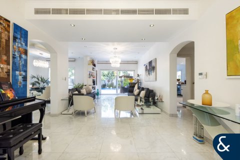Villa en Meadows, Dubai, 5 dormitorios, 391 m², № 98765 - foto 5