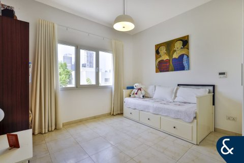 Villa en Meadows, Dubai, 5 dormitorios, 391 m², № 98765 - foto 13