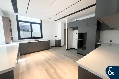 Villa in Al Furjan, Dubai 5 bedrooms, 600 sq.m. № 98768 - photo 4