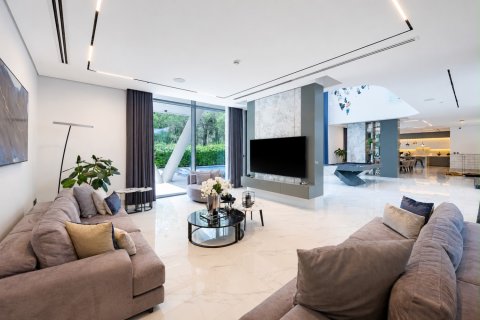 Villa in Al Barari, Dubai 4 bedrooms, 1081.81 sq.m. № 142273 - photo 9