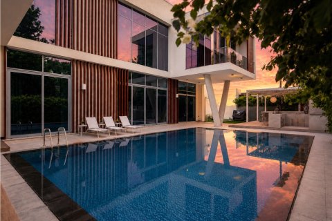 Villa in Al Barari, Dubai 4 bedrooms, 1081.81 sq.m. № 142273 - photo 3