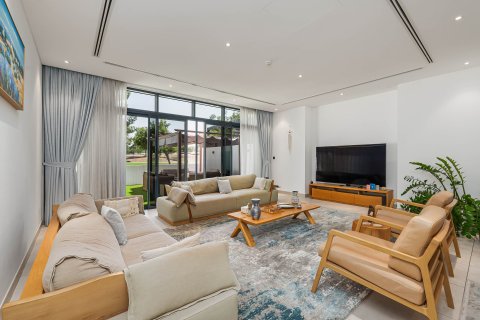 Villa in Jumeirah Luxury, Jumeirah Golf Estates, Dubai 4 bedrooms, 318.6 sq.m. № 142274 - photo 2