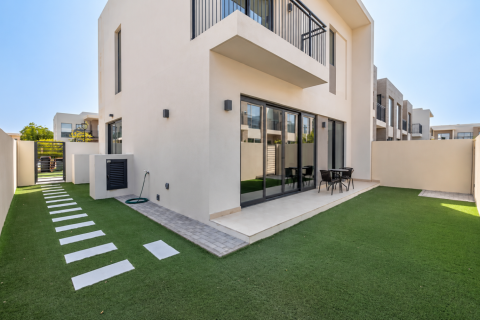 Townhouse in Arabian Ranches 2, Dubai 4 bedrooms, 220 sq.m. № 142271 - photo 2