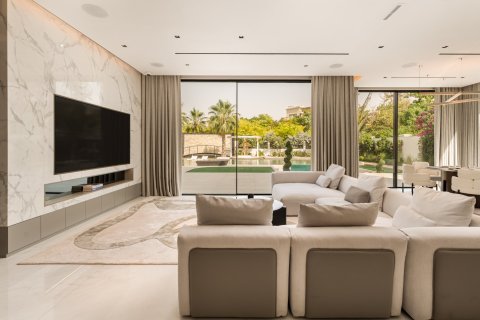 Villa in Al Barari, Dubai 6 bedrooms, 1579.35 sq.m. № 142275 - photo 2