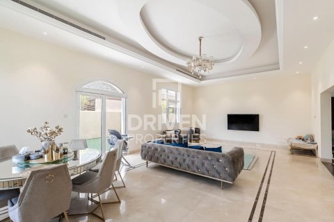 Villa in Hacienda, The Villa, Dubai 5 bedrooms, 944.73 sq.m. № 130060 - photo 14