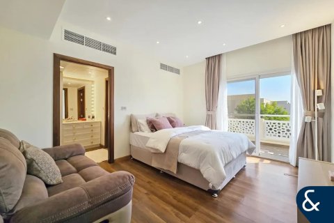 Villa en Meadows 1, Meadows, Dubai, 4 dormitorios, 540 m², № 98875 - foto 14