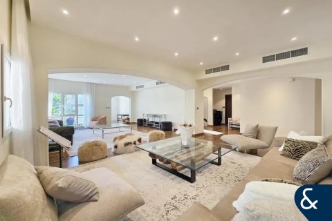 Villa en Meadows 1, Meadows, Dubai, 4 dormitorios, 540 m², № 98875 - foto 3