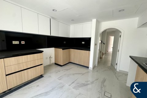 Снять в аренду виллу в The Springs, Дубай: 3 спальни, 210м², № 98874 - фото 2