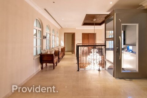 Villa en The Villa, Dubai, 6 dormitorios, № 2197 - foto 11