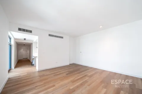 Appartement à The Views, Dubai, 2 chambres, 140 m², № 61642 - photo 2