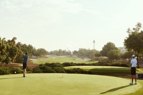 Villa in Jumeirah Golf Estates, Dubai 5 bedrooms, 263 sq.m. № 68544 - photo 17