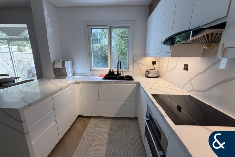 Снять в аренду виллу в Dubai Land, Дубай: 2 спальни, 173м², № 79054 - фото 7