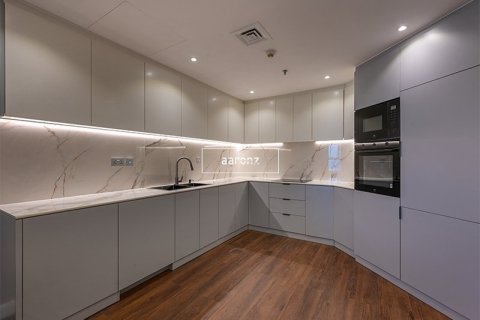Apartment in Jumeirah Lake Towers, Dubai 2 bedrooms, 82.5 sq.m. № 17261 - photo 8