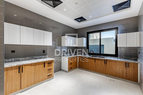 Villa in Nad Al Sheba 1, Nadd Al Sheba, Dubai 5 bedrooms, 471 sq.m. № 19414 - photo 18