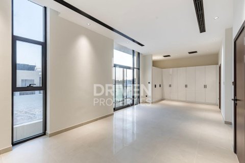 Villa in Nad Al Sheba 1, Nadd Al Sheba, Dubai 5 bedrooms, 471 sq.m. № 19414 - photo 13