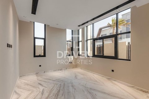 Villa in Nad Al Sheba 1, Nadd Al Sheba, Dubai 5 bedrooms, 471 sq.m. № 19414 - photo 16