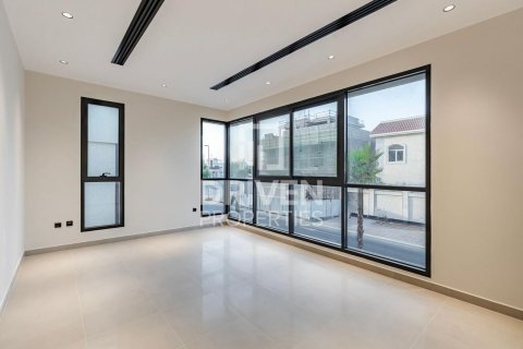 Villa in Nad Al Sheba 1, Nadd Al Sheba, Dubai 5 bedrooms, 471 sq.m. № 19414 - photo 11