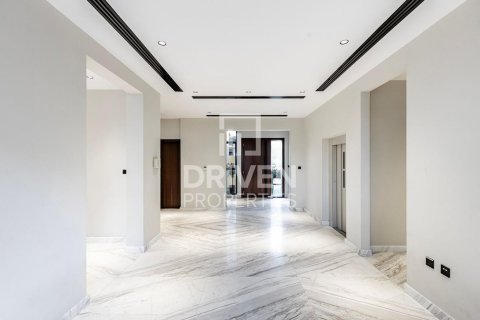 Villa in Nad Al Sheba 1, Nadd Al Sheba, Dubai 5 bedrooms, 471 sq.m. № 19414 - photo 3