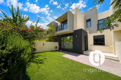Villa en Dubai Hills Estate, Dubai, 3 dormitorios, 209 m², № 111226