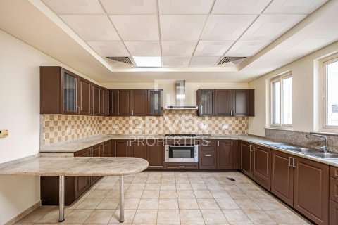 Villa in Victory Heights, Dubai Sports City, Dubai 5 bedrooms, 541.9 sq.m. № 136565 - photo 18