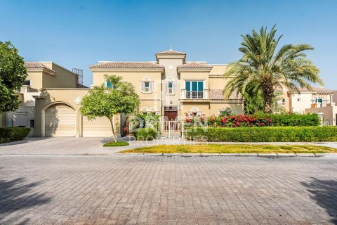Villa in Victory Heights, Dubai Sports City, Dubai 5 bedrooms, 541.9 sq.m. № 136565