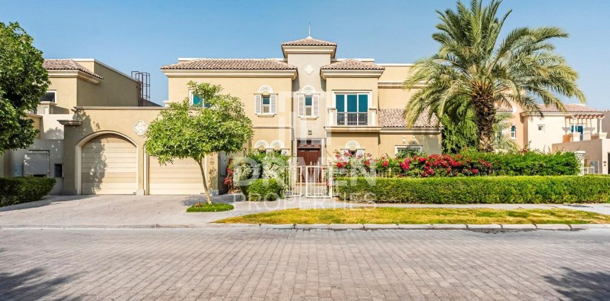 Villa in Victory Heights, Dubai Sports City, Dubai 5 bedrooms, 541.9 sq.m. № 136565