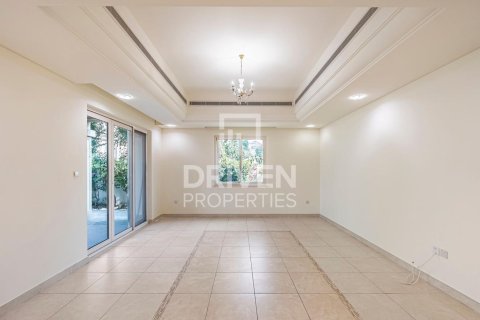 Villa in Victory Heights, Dubai Sports City, Dubai 5 bedrooms, 541.9 sq.m. № 136565 - photo 5