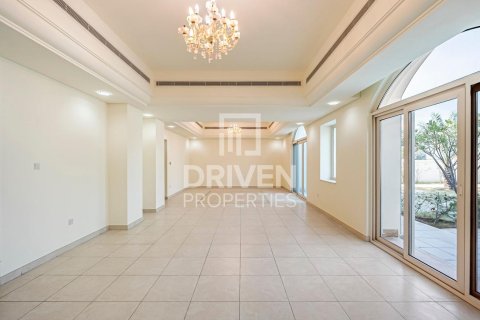 Villa in Victory Heights, Dubai Sports City, Dubai 5 bedrooms, 541.9 sq.m. № 136565 - photo 2