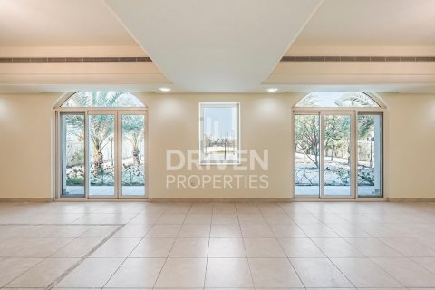 Villa in Victory Heights, Dubai Sports City, Dubai 5 bedrooms, 541.9 sq.m. № 136565 - photo 4