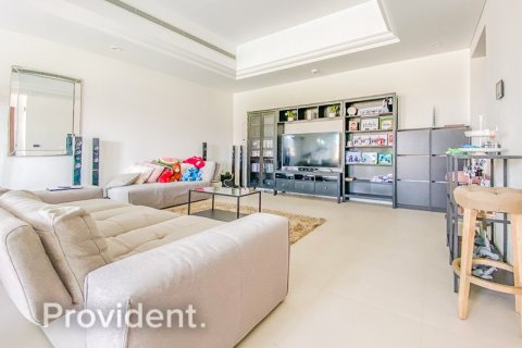 Купить таунхаус в Dubai Sports City, Дубай: 4 спальни, 247м², № 2153 - фото 1