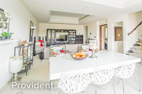 Купить таунхаус в Dubai Sports City, Дубай: 4 спальни, 247м², № 2153 - фото 3