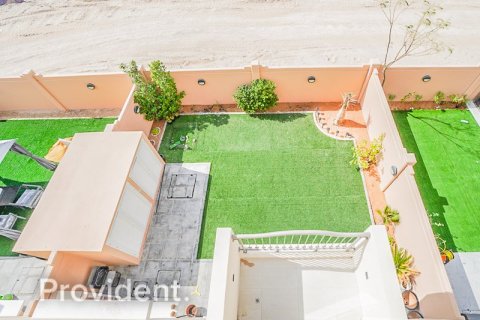 Купить таунхаус в Dubai Sports City, Дубай: 4 спальни, 247м², № 2153 - фото 21