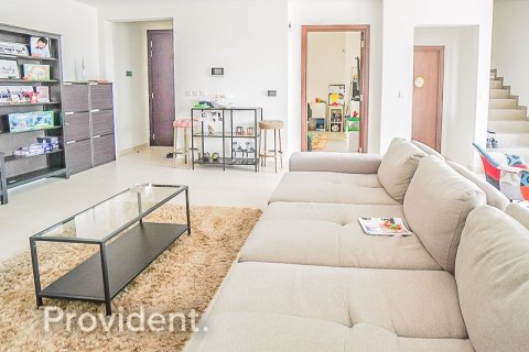 Купить таунхаус в Dubai Sports City, Дубай: 4 спальни, 247м², № 2153 - фото 4