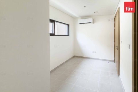 Villa in Al Furjan, Dubai 4 bedrooms, 360 sq.m. № 47046 - photo 17