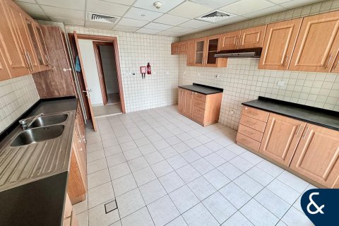 Купить квартиру в Джумейра Лейк Тауэрс, Дубай: 2 спальни, 157м², № 75502 - фото 7
