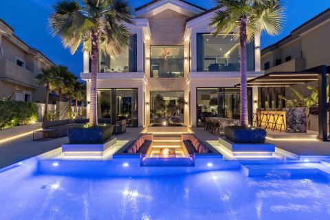 Villa à Dubai, 5 chambres, 742 m², № 97161