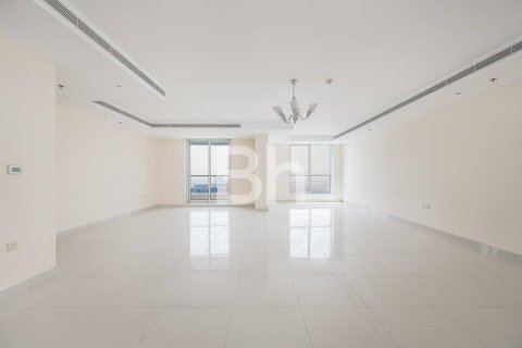 Apartment in Jumeirah Lake Towers, Dubai 4 bedrooms, 237 sq.m. № 56709 - photo 16