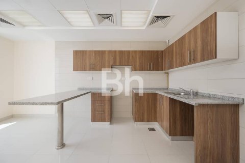 Apartment in Jumeirah Lake Towers, Dubai 4 bedrooms, 237 sq.m. № 56709 - photo 9
