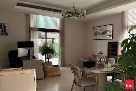 Снять в аренду виллу в Дубае: 5 спален, 925.4м², № 69606 - фото 2