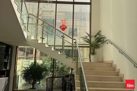 Снять в аренду виллу в Дубае: 5 спален, 925.4м², № 69606 - фото 3