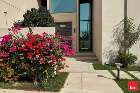 Снять в аренду виллу в Дубае: 5 спален, 925.4м², № 69606 - фото 9