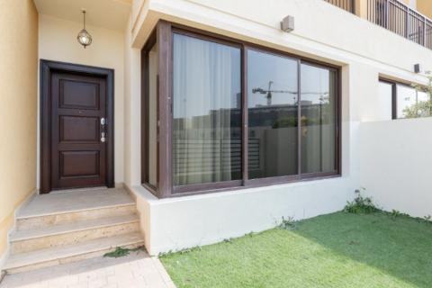 Villa in Dubai 4 bedrooms, 156 sq.m. № 9027 - photo 2