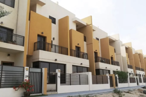 Villa in Dubai 4 bedrooms, 156 sq.m. № 9027 - photo 1