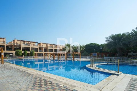 Townhouse in Jumeirah Islands, Dubai 4 bedrooms, 312 sq.m. № 21837 - photo 1
