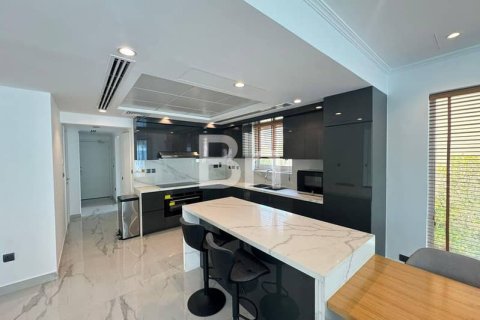 Villa in Jumeirah Park, Dubai 3 bedrooms, 506 sq.m. № 24913 - photo 1