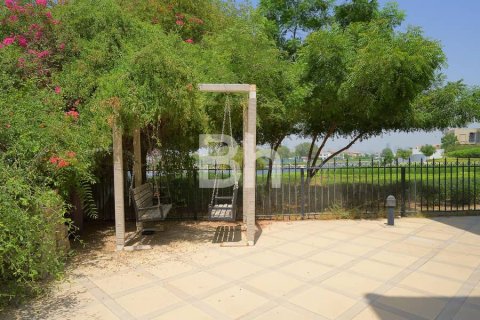 Villa in Jumeirah Islands, Dubai 4 bedrooms, 491 sq.m. № 24932 - photo 15